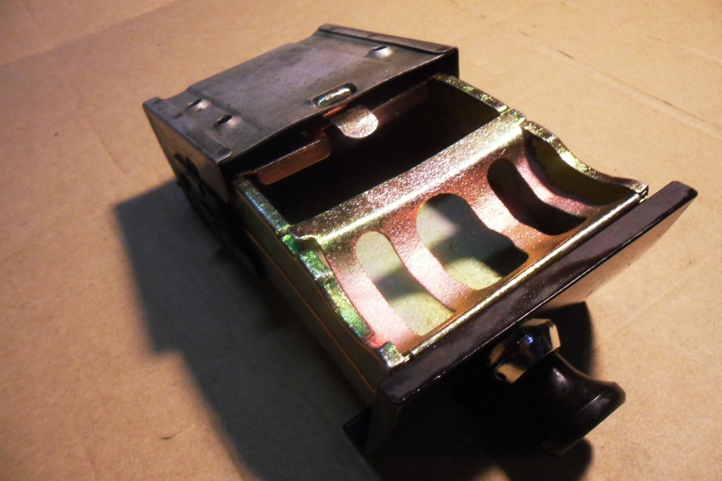 фото №4, Пепельница mercedes усилитель бампера w121 w120