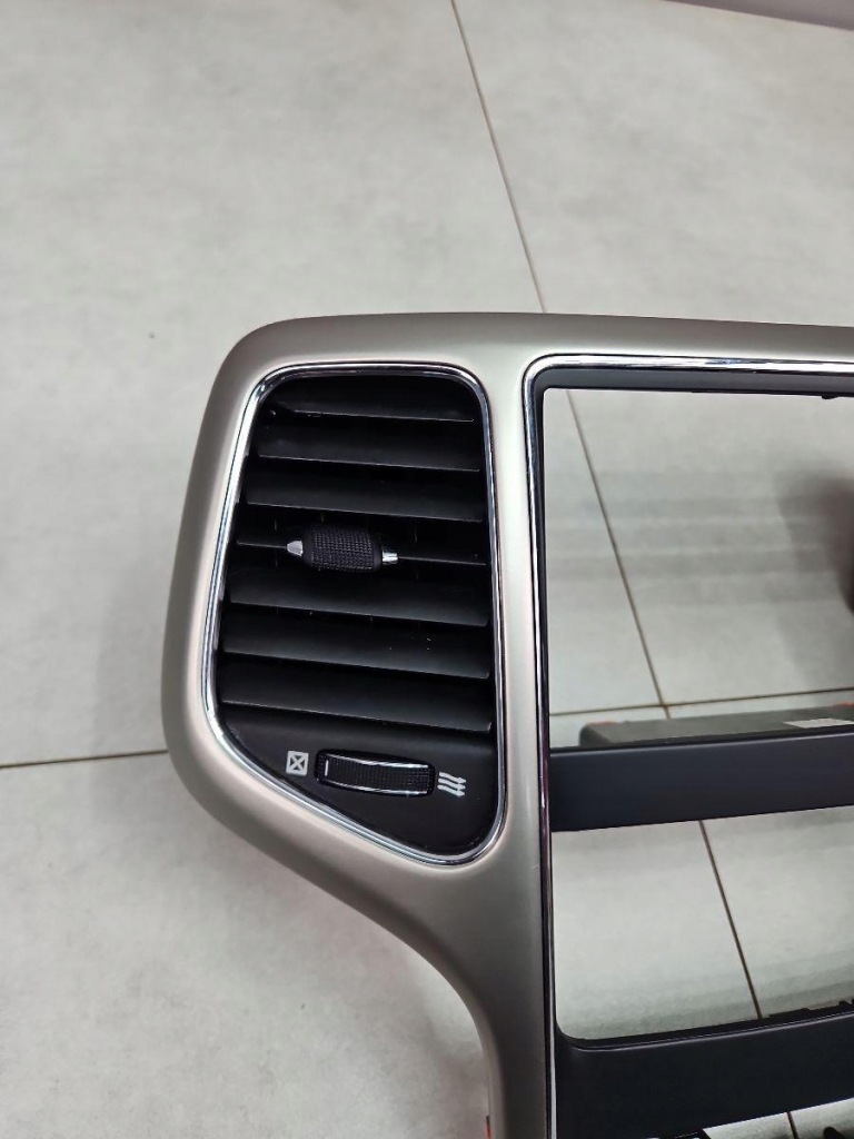 фото №7, Jeep grand cherokee iv wk2 10- рамка радио решётки обдув