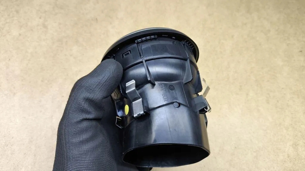 Купити Впуск повітря консолі mercedes-benz a w176 a1768300354 2.2l дизель 125kw