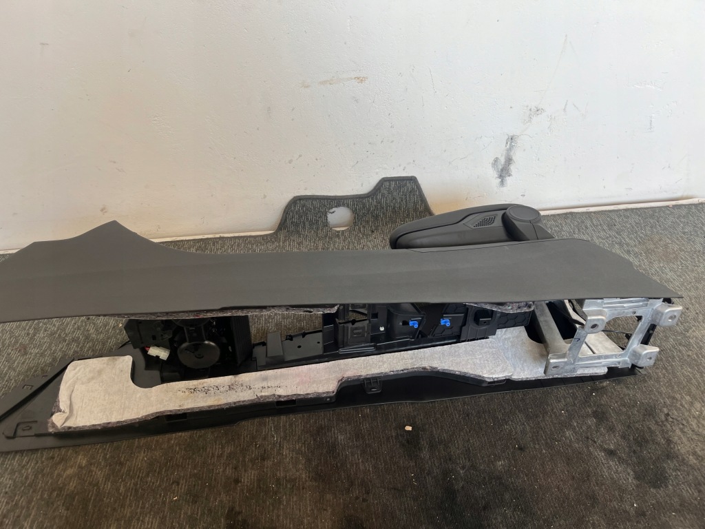 Bmw x1 f48 lci lift 19r тунель середній підлокітник оригінал європа Оригінал