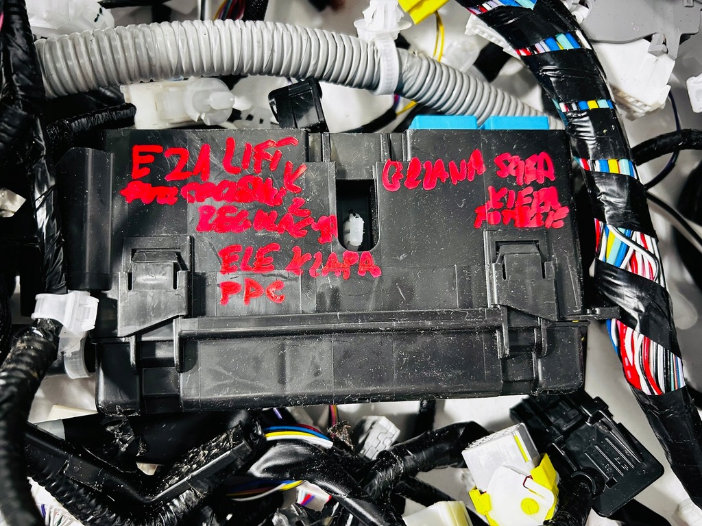 фото №7, Corolla e21 lift 2.0 гібрид kombi джгут електропроводка салону