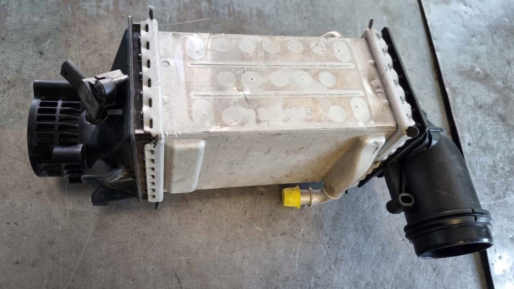 Радиатор интеркулер vw audi skoda 04e 785e Цена