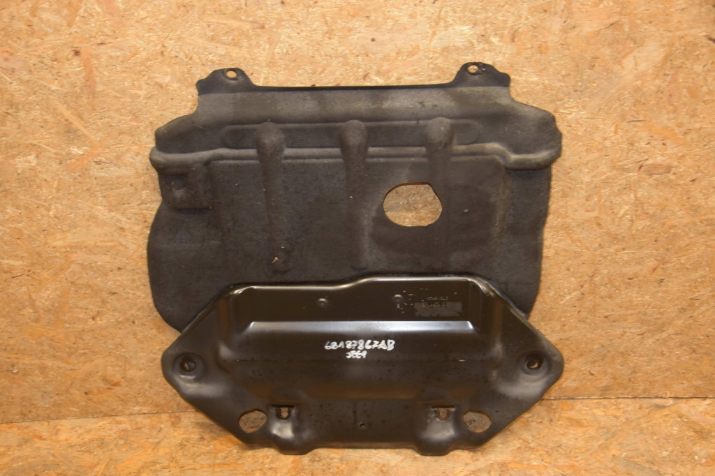 Плита накладка нижняя двигателя 2szt cherokee wk2 3.0 crdi 68187867ab 6803763ae с Разборки