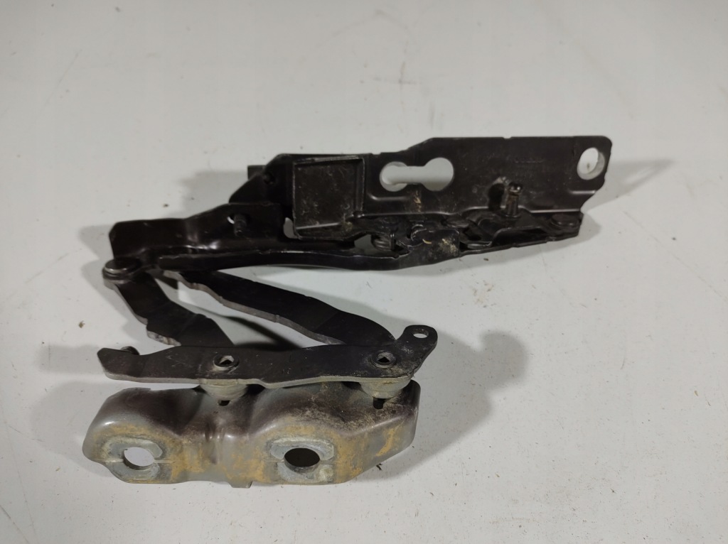 фото №10, Volvo v60 18r- петля капот лівий