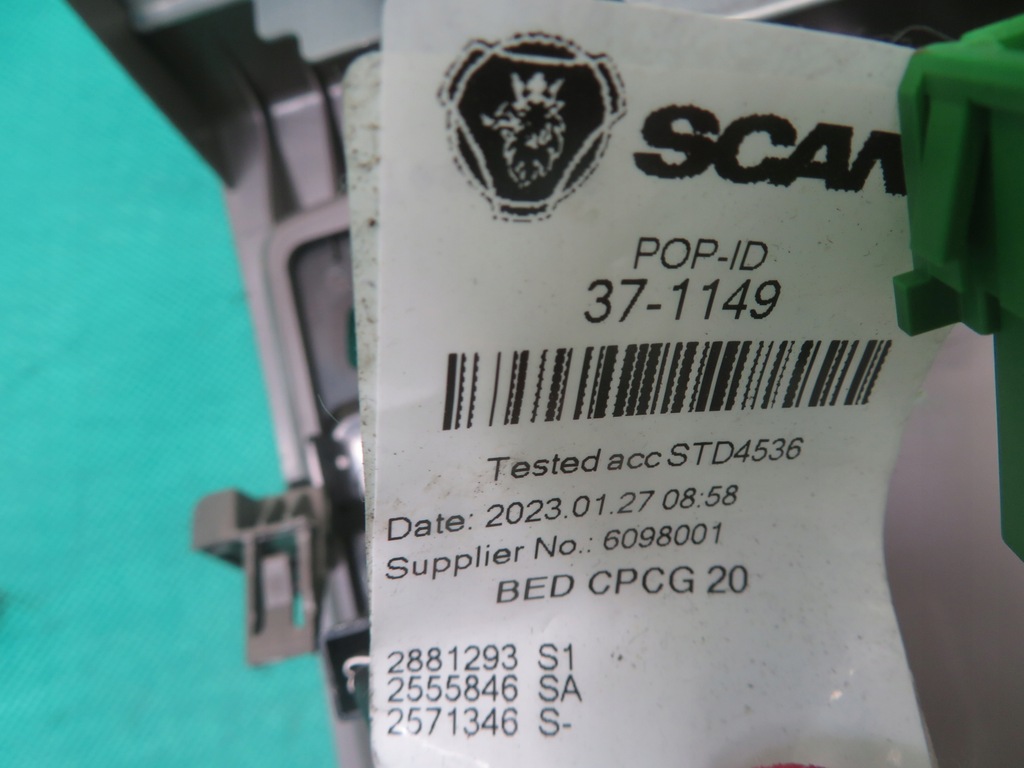 фото №13, Панель приладів консоль салонна з решітка роз'єм електричний scania g410 23r