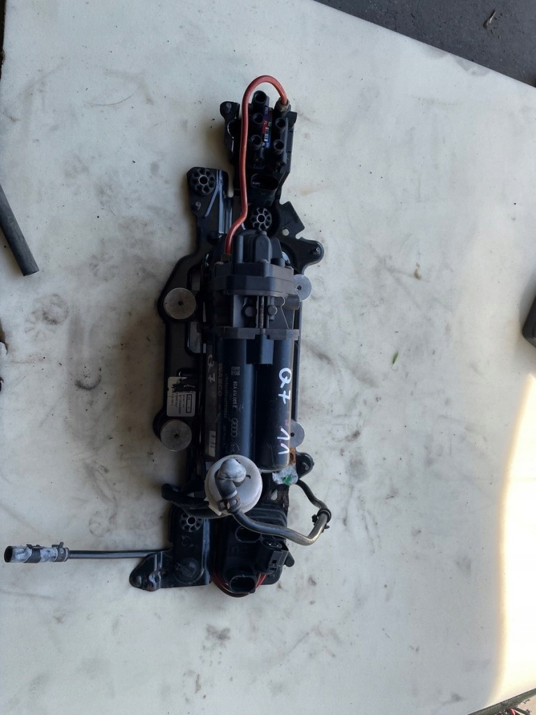 фото №1, Audi q3 80a компрессор подвеска 80a616005e