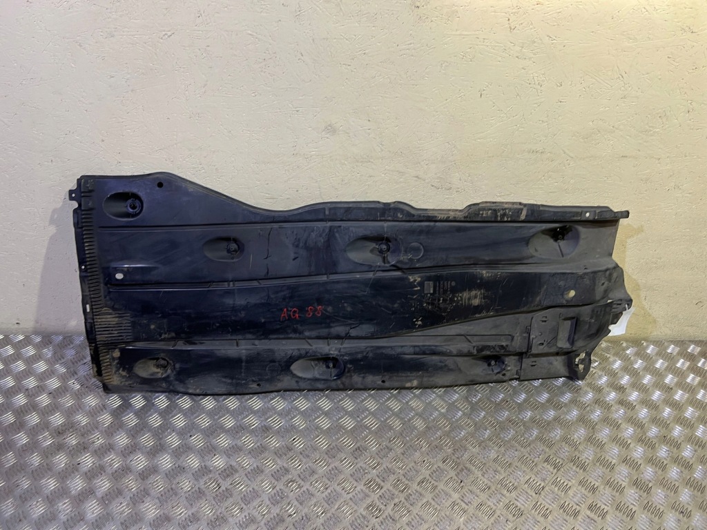 Audi q2 - 2019 левая сторона накладка боковое  подвеска Киев