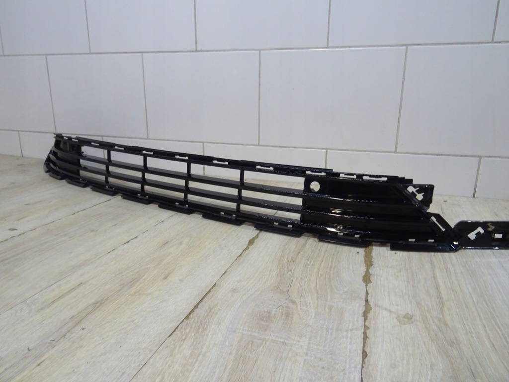 фото №1, Polestar 2 2020- решітка радіатора решітка середня бампера перед 31663679 llu