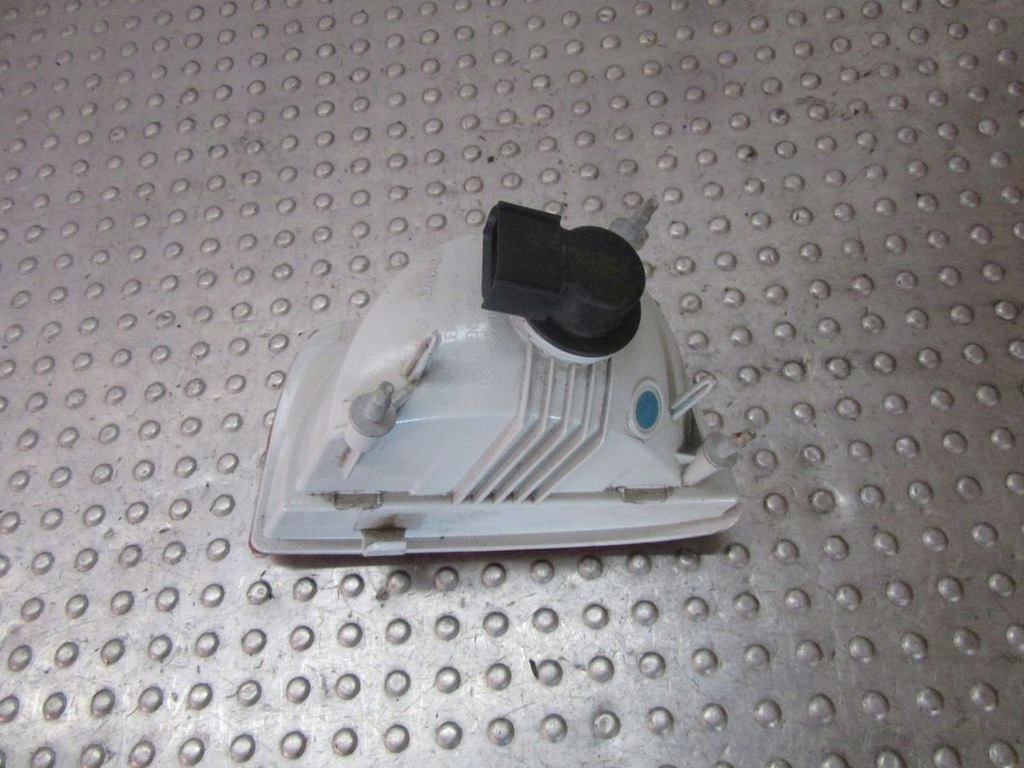 фото №16, Chevrolet camaro 2011 лампа наружная wewnątrzna задняя + цоколь + лампочка