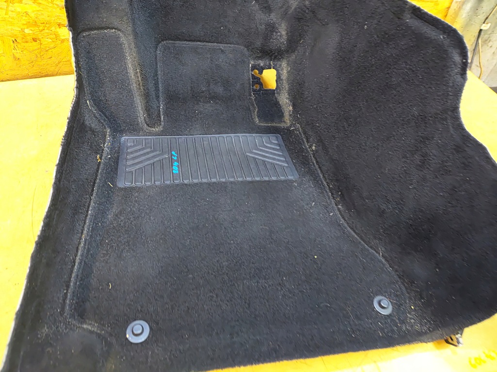 фото №5, Mercedes w204 коврик обшивка левый перед