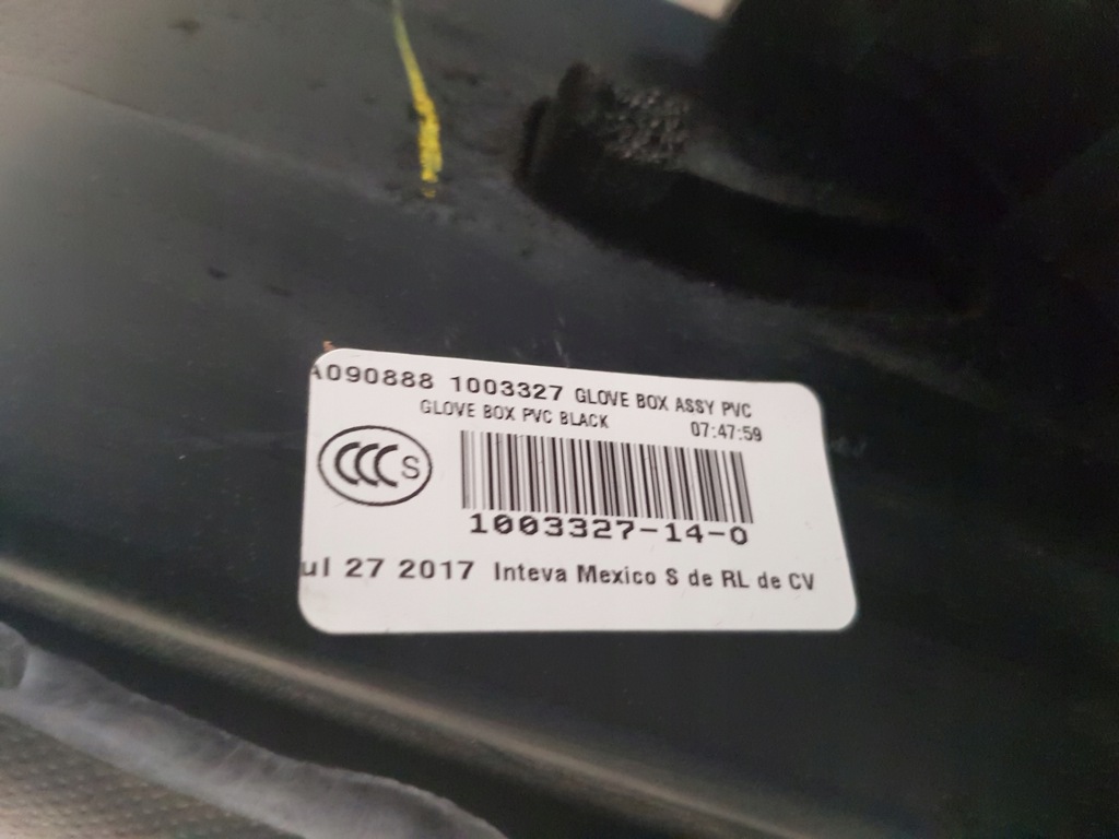 фото №5, Tesla x бардачок пасажира перед