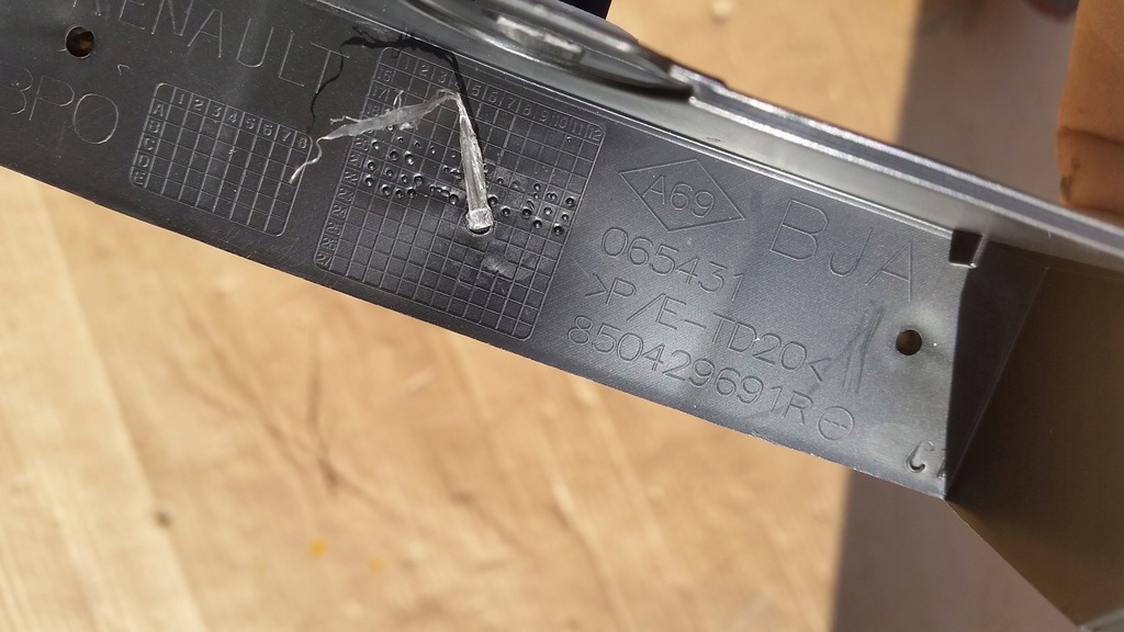 фото №7, Renault clio v середній напрямна бампера задня