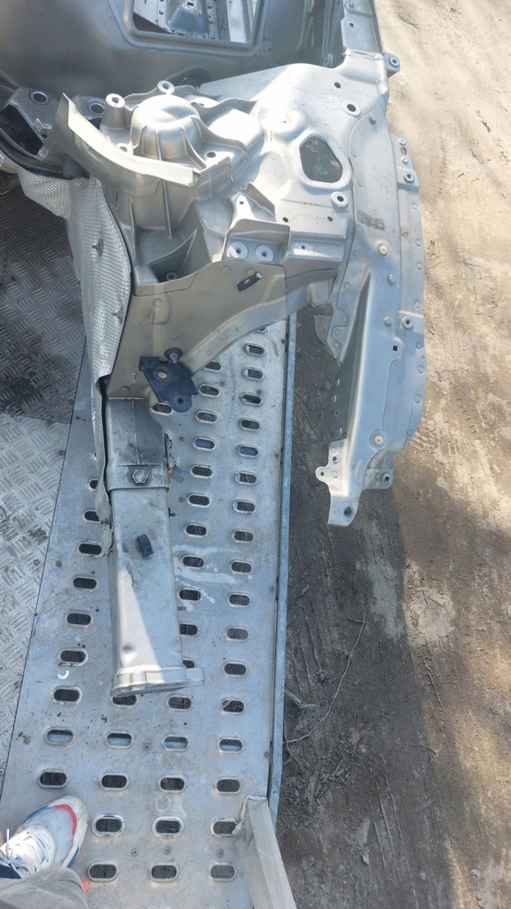 фото №1, Audi a8 d4 4h четверть лонжерон подкрылок левый перед левая передняя