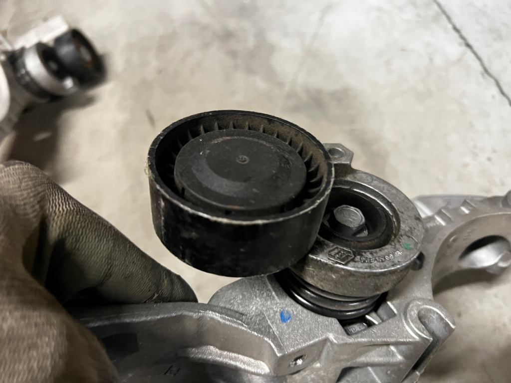 Кронштейн кронштейн натяжитель генератора renault megane iv 1.5 dci Оригинал