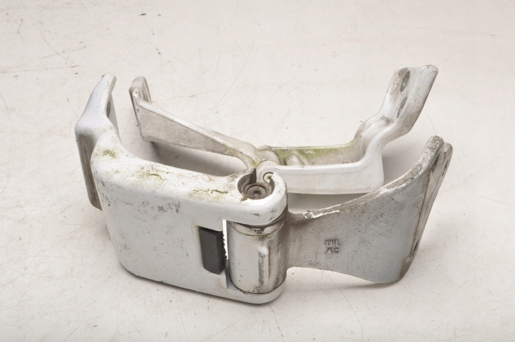 фото №1, Mercedes w447 петли дверь левый задняя комплект