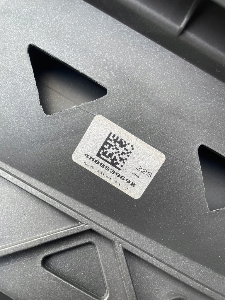 фото №5, Audi q8 4m8 ліва задня молдинг двері задня лівий 4m8853969b