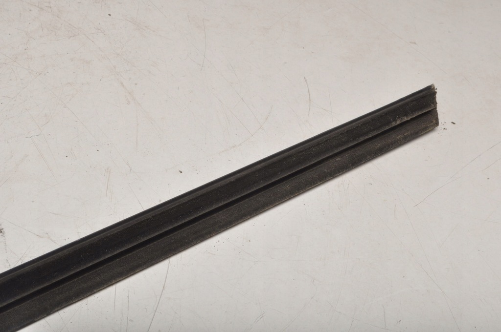 фото №5, Mercedes w172 r172 молдинг стекло подоконная передняя правая