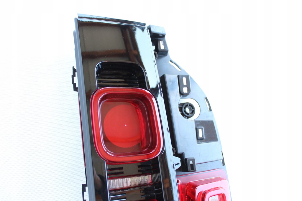 фото №10, Land rover defender ii l663 лампа задняя правая led 2020+