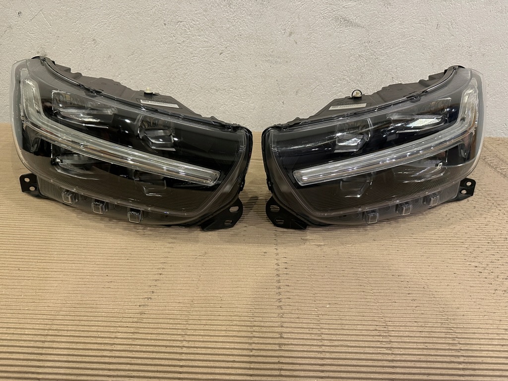 фото №1, Volvo xc40 лампа передня права + ліва комплектна full led