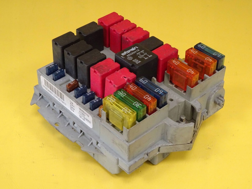 фото №1, Коробка предохранителей alfa romeo 166 60683102 nr186