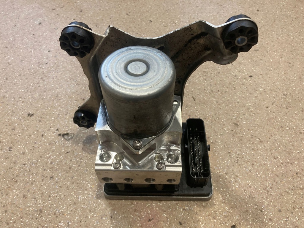 Купить Насос abs bmw m5 f90 8099353