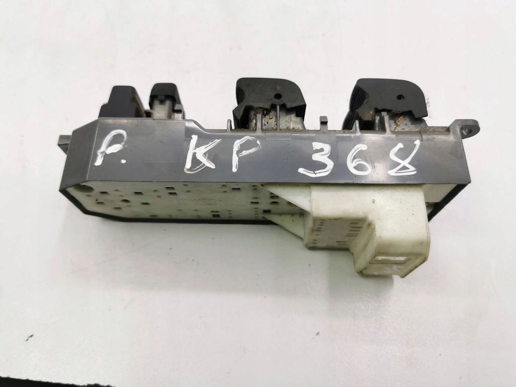 фото №8, Toyota auris 150 2007 перед сторона ліва кнопки вікон