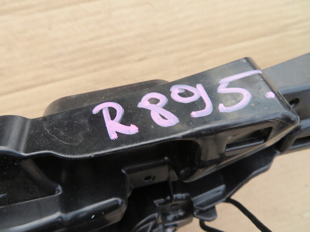 фото №11, Polestar 2 напрямна бампера заднього підсилювач задня