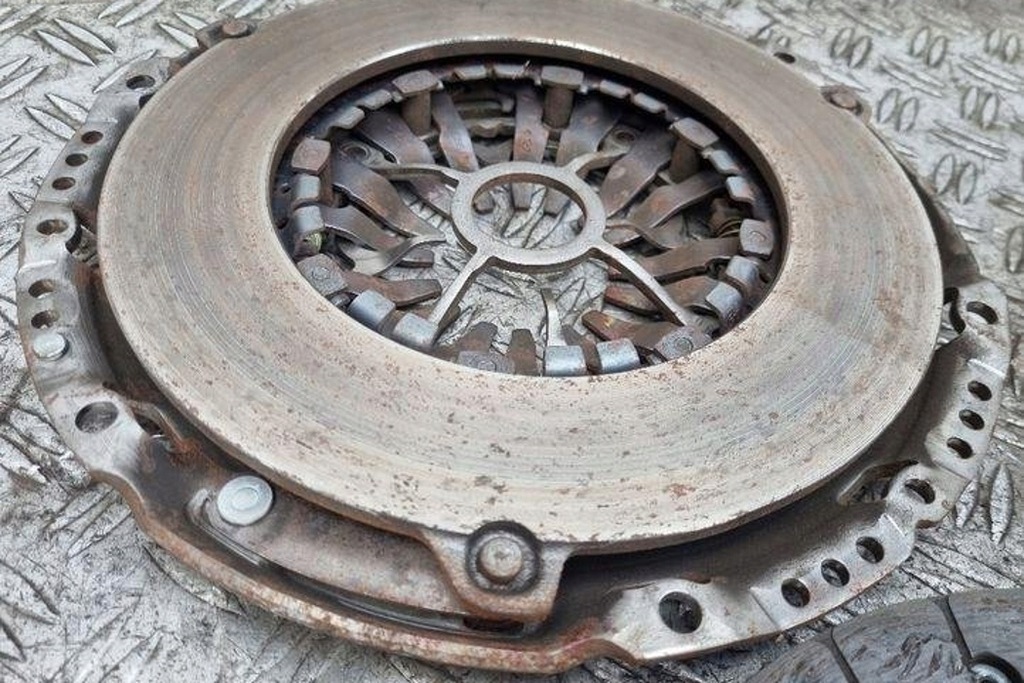 фото №11, Комплект зчеплення toyota corolla verso _e12_ 324066810 2.2l дизель 66kw