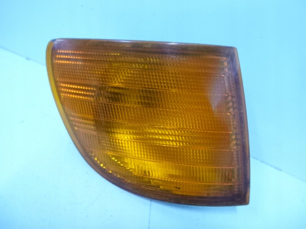 фото №1, Поворотник правый mercedes w638 1998r.