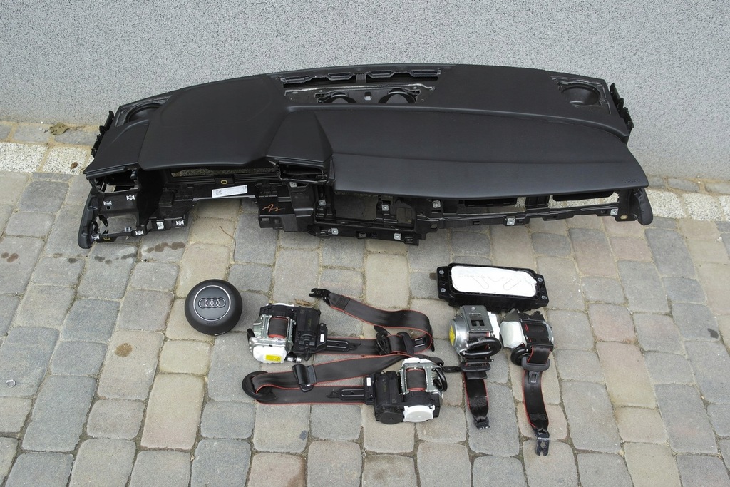 фото №1, Audi a3 s3 rs3 8y pulpit полка консоль подушка безопасности ремни приборная панель приборная панель pas