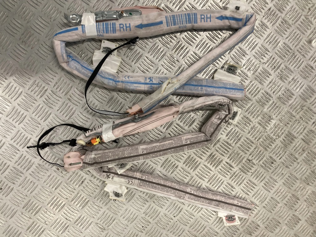 фото №1, Шторка безопасности левая правая citroen c3 iii 16-