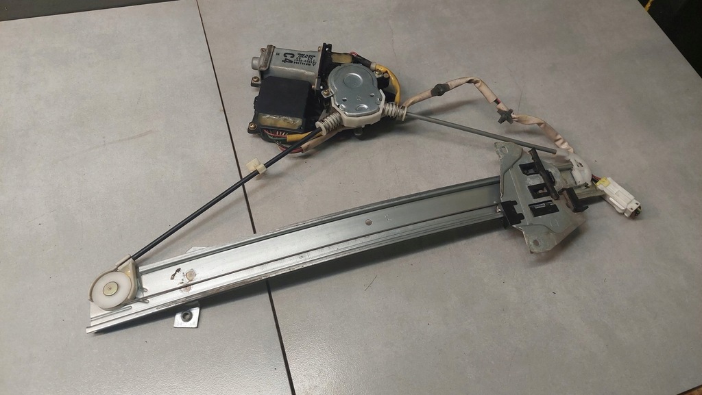 фото №9, Подъемник стекло правый задняя space wagon iii 2.4 gdi