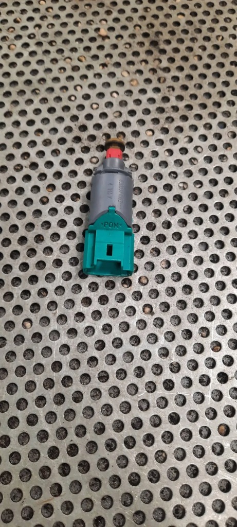 Купить Датчик положение педали сцепления 8200571582 renault master