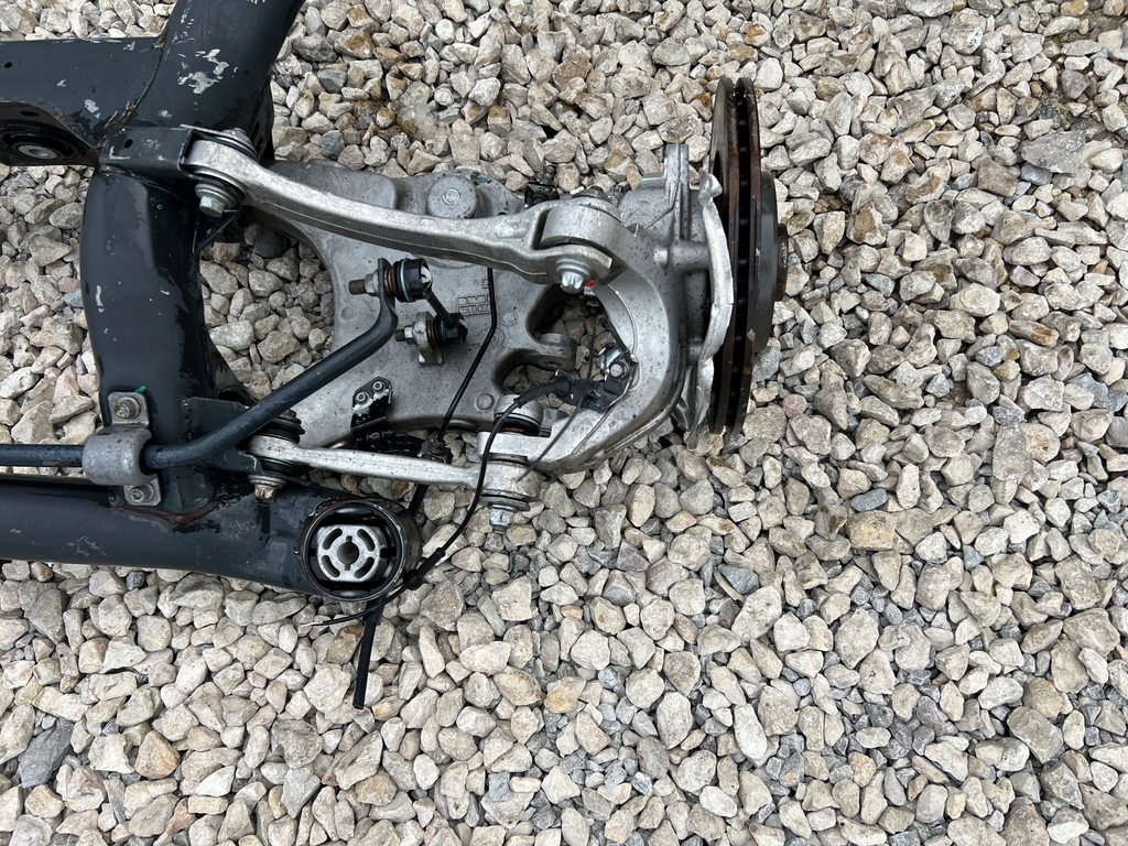 фото №1, Alfa romeo giulia подвеска поворотный кулак левая задняя комплект