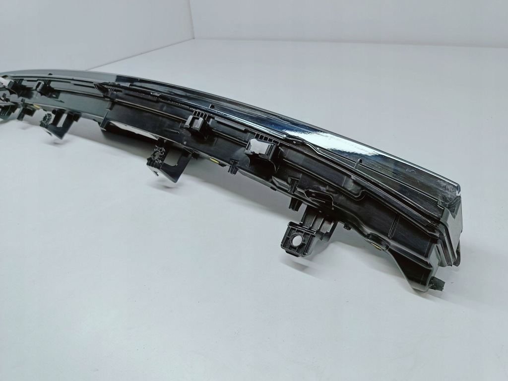 Tesla model y juniper 25- лампа накладка молдинг led бампера перед 203829496c в Украине