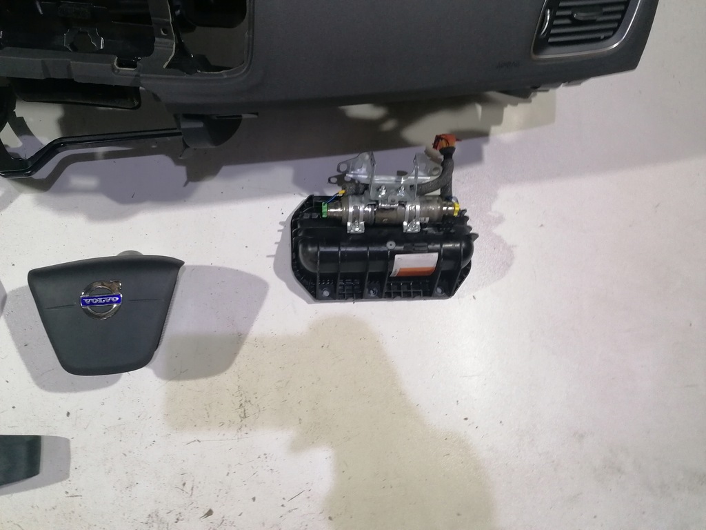 фото №7, Volvo v60 s60 i приборная панель консоль подушка безопасности подушки безопасности ремни оригинал демонтаж