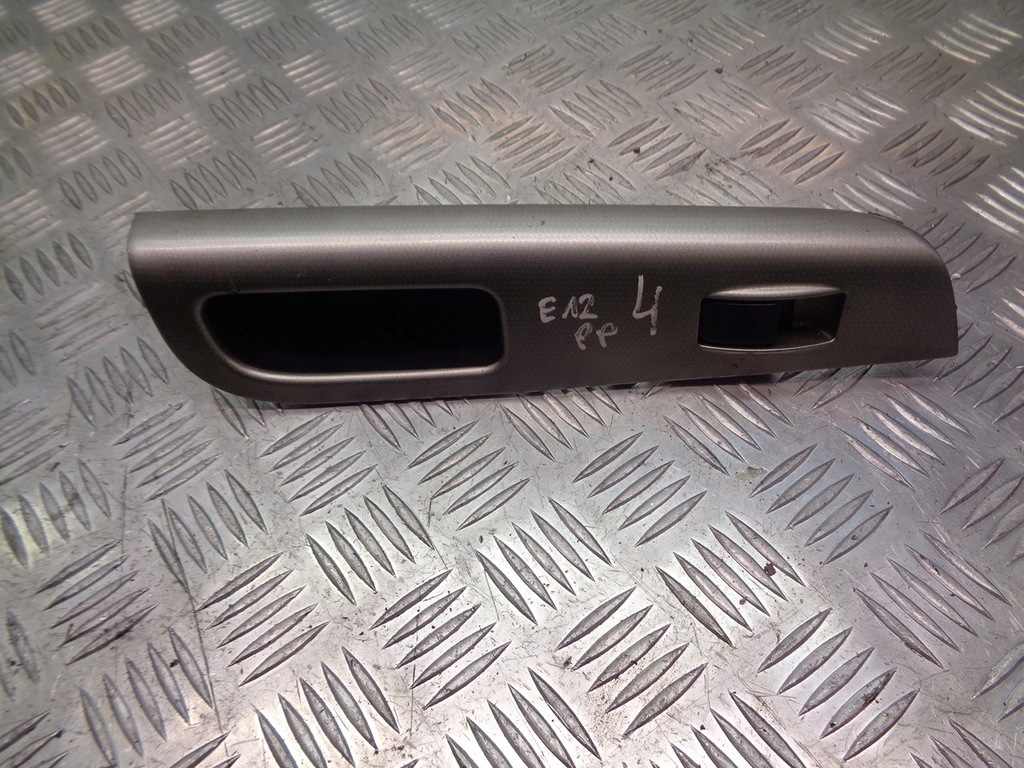 фото №1, Панель керування скло правий перед corolla e12