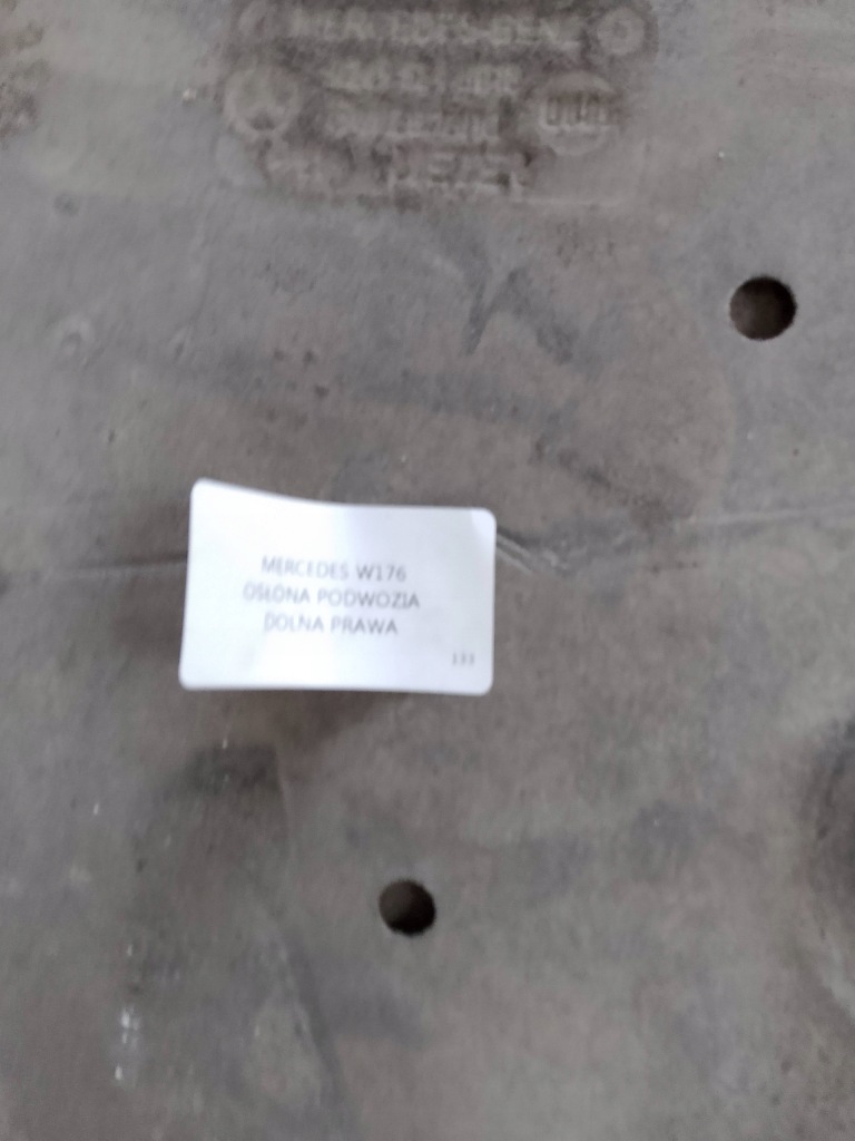 Купити Mercedes w176 накладка підвіска нижня права