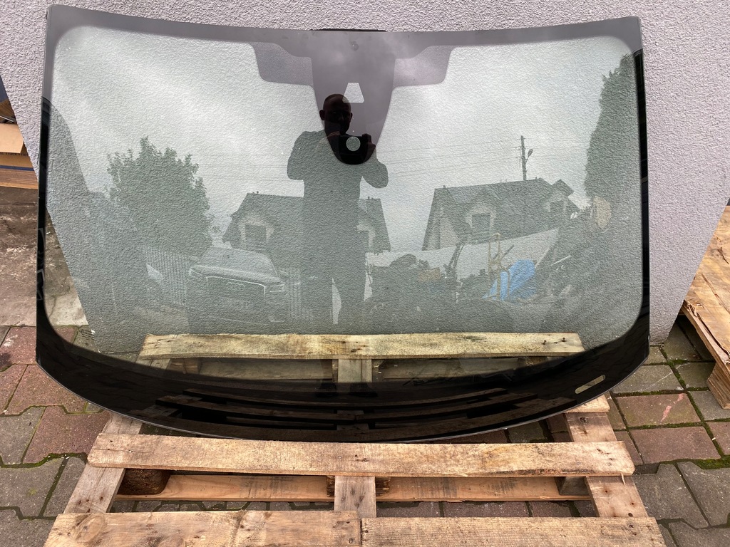 фото №1, Audi a4 b9 стекло передняя