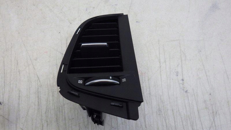 Решётка обдув левая средняя renault megane iv gt line 687515655r Недорого