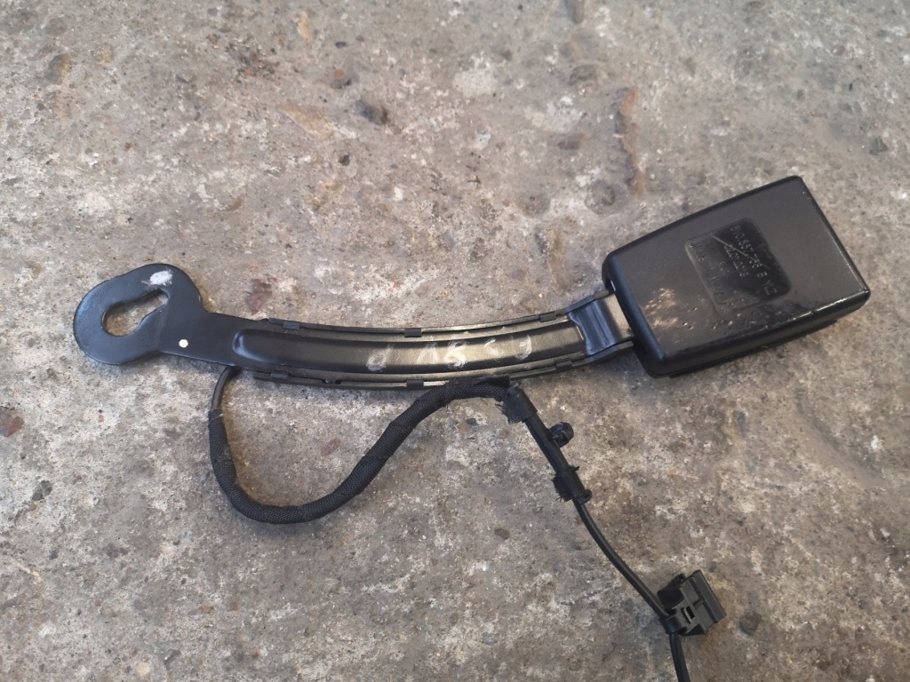 Купить Audi a3 8v клипса замок поперечина правый  перед