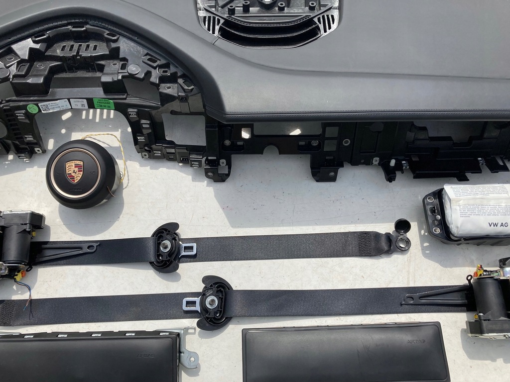 фото №6, Porsche taycan 9j1 приборная панель консоль подушки безопасности ремни