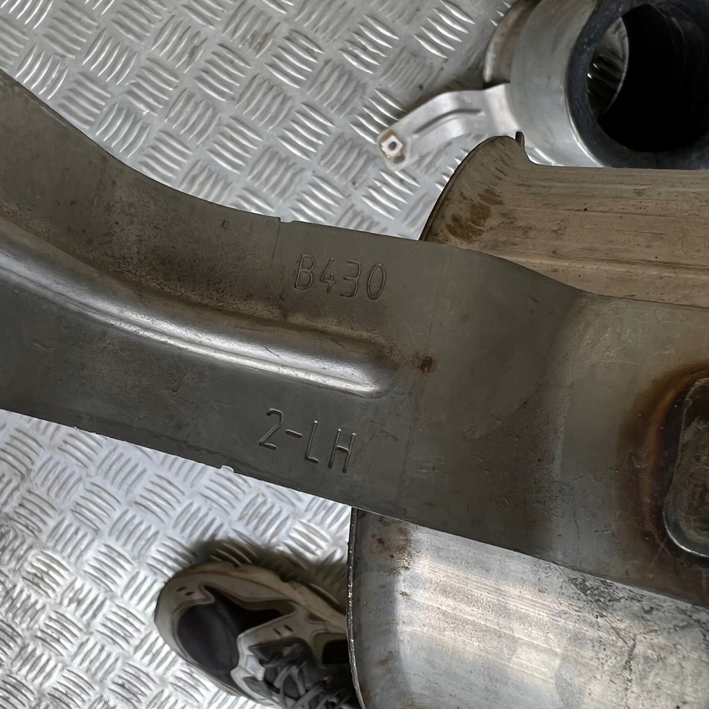 фото №4, Выхлоп труба alfa romeo stelvio правый левый