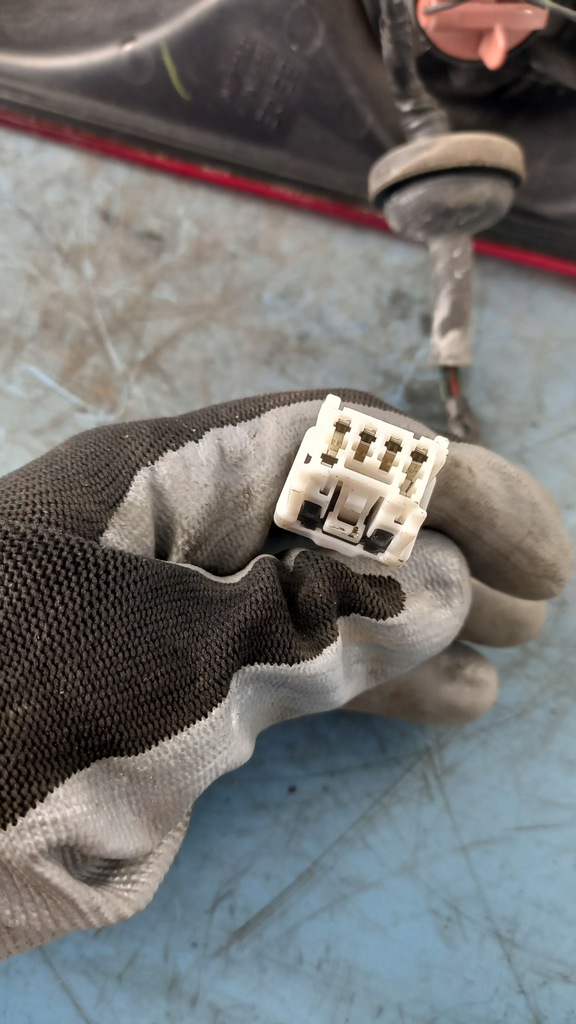 фото №11, Лампа ліва задня nissan note 1.4b 06r