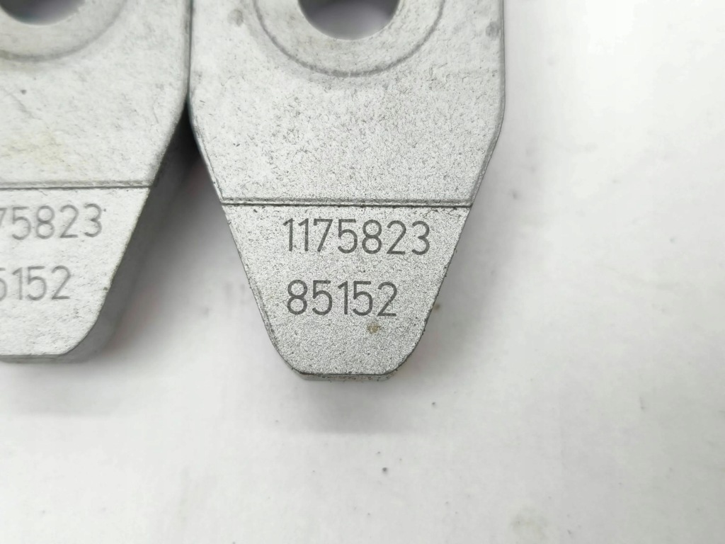 Opel insignia b кронштейн форсунки 2018 1176823 Зі Шроту