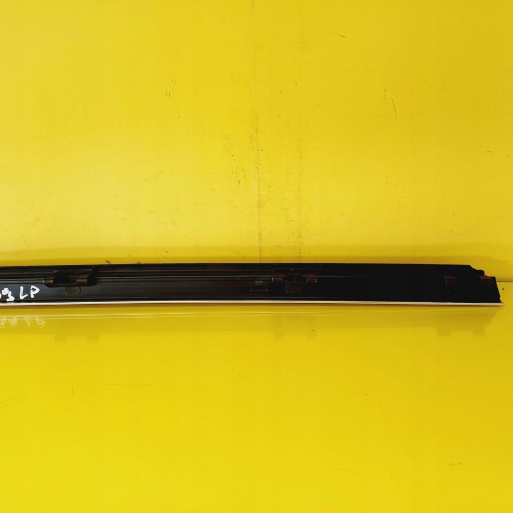 Молдинг ущільнювач хром лівий перед bmw 5 e39 8185815 nr162 Оригінал