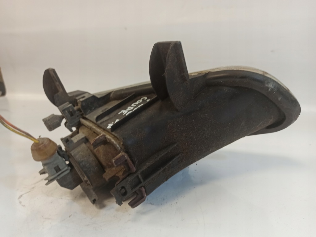 фото №10, Peugeot 406 coupe противотуманная фара правый перед valeo 66978340d zu08260200