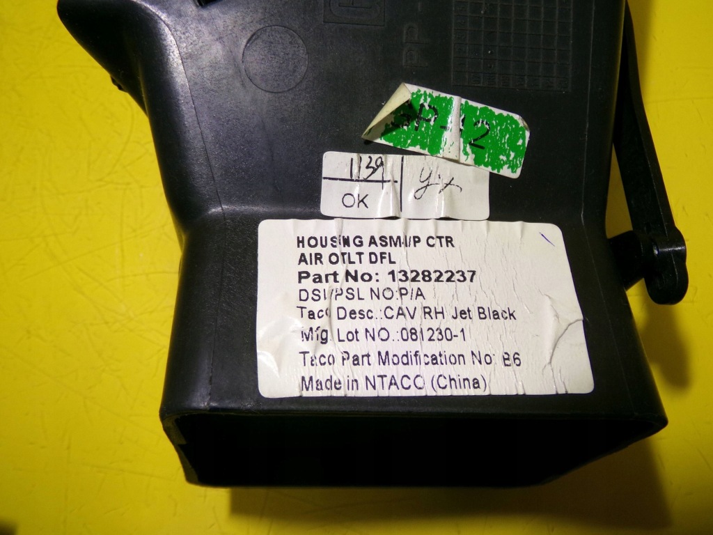 Бічна решітка обдув права середня opel insignia 13282237 nr937 Зі Шроту