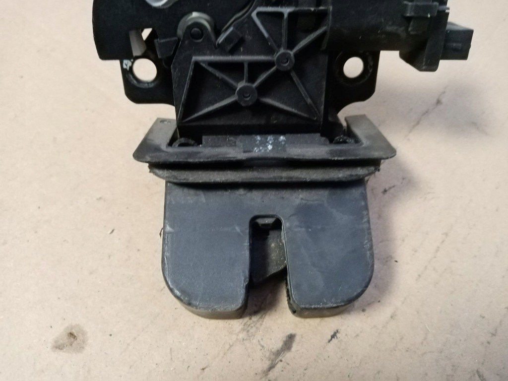 фото №4, Замок кришки багажника audi a3 8p 8p4827505c