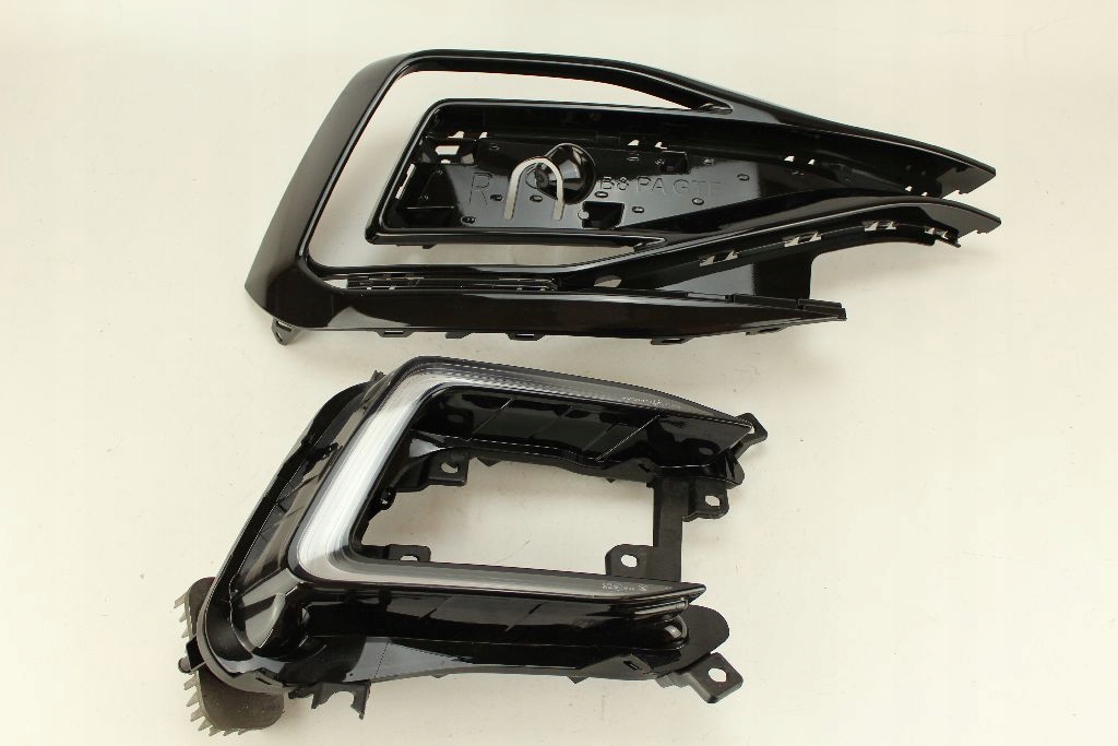 фото №1, Решітка протитуманна фара бампера vw passat b8 r-line права